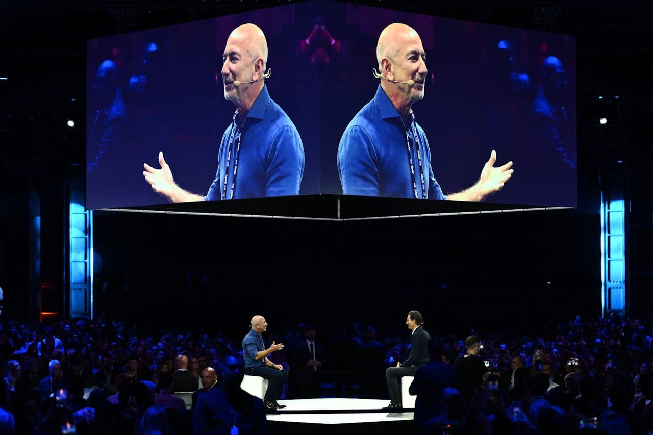 🚀 Искусственный интеллект — пузырь?
Что думают лидеры рынка?
Основатель Amazon Джефф Безос на Italian Tech Week в Турине назвал нынешний хайп вокруг ИИ «промышленным пузырём» | Сетка — социальная сеть от hh.ru