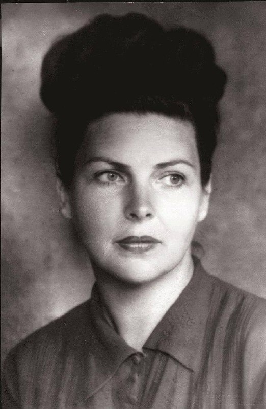 Вчера начала изучать биографию прекрасной Энне Бурда. Той самой, которая создала, любимый многими, журнал Burda Modern (сейчас Style). Мурашки | Сетка — социальная сеть от hh.ru