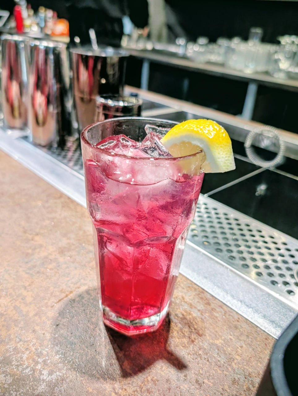 Коктейльный мастер-класс 🍸
Супруга, зная, как давно я хотел научиться красивой подаче напитков для вечерних трапез, подарила мне сертификат на мастер-класс по приготовлению коктейлей!
Только представь... | Сетка — социальная сеть от hh.ru