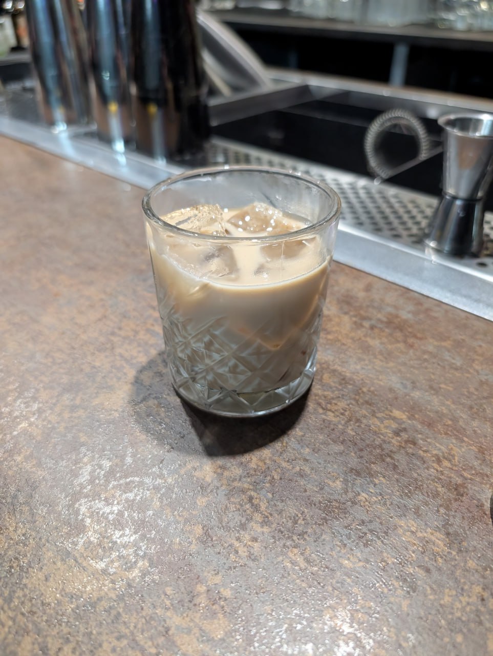 Коктейльный мастер-класс 🍸
Супруга, зная, как давно я хотел научиться красивой подаче напитков для вечерних трапез, подарила мне сертификат на мастер-класс по приготовлению коктейлей!
Только представь... | Сетка — социальная сеть от hh.ru