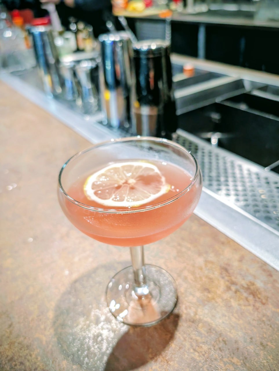 Коктейльный мастер-класс 🍸
Супруга, зная, как давно я хотел научиться красивой подаче напитков для вечерних трапез, подарила мне сертификат на мастер-класс по приготовлению коктейлей!
Только представь... | Сетка — социальная сеть от hh.ru