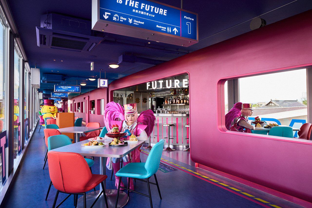 Новый ресторан Future Train Kyoto Diner & Cafe в Киото размещен в переоборудованных вагонах региональноых экспрессов Thunderbird | Сетка — социальная сеть от hh.ru