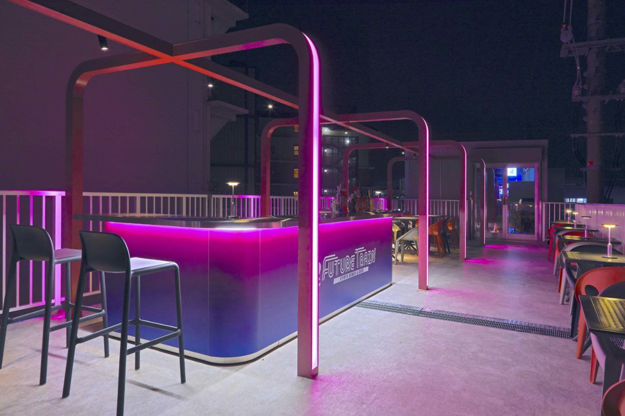Новый ресторан Future Train Kyoto Diner & Cafe в Киото размещен в переоборудованных вагонах региональноых экспрессов Thunderbird | Сетка — социальная сеть от hh.ru