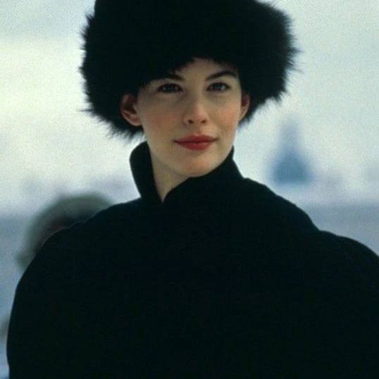 Онегин, 1988, Великобритания
До чего красивый фильм 💖
Произведение семейного масштаба:
Ральф Файнс — актер,
Магнус Файнс — композитор,
Марта Файнс — режиссер | Сетка — социальная сеть от hh.ru