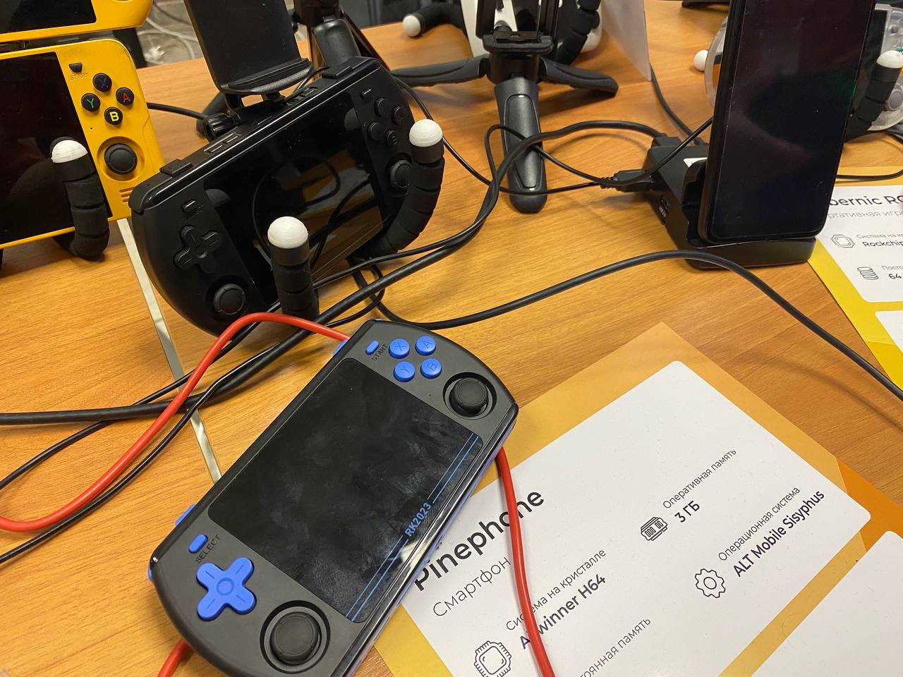 ⏺ На третьем дне XXI конференции разработчиков свободных программ презентовали новый проект | Сетка — социальная сеть от hh.ru