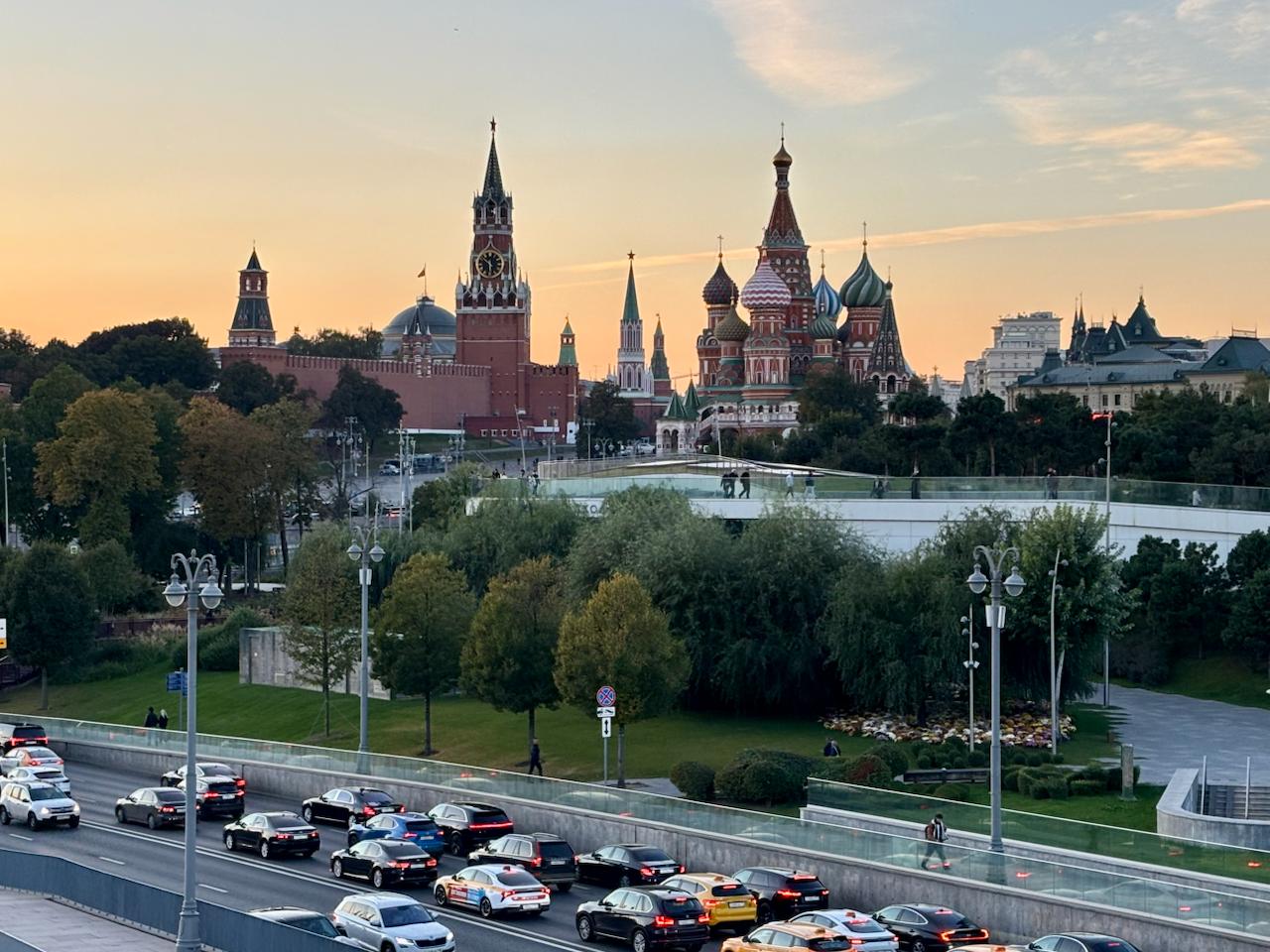 Лучший город Земли?
Я прожил в Москве 9 лет и помню, как в начале 2021 мне нереально хотелось отсюда уехать. Не было уже сил терпеть затяжную осень-зиму-весну: серость, слякоть и уныние | Сетка — социальная сеть от hh.ru