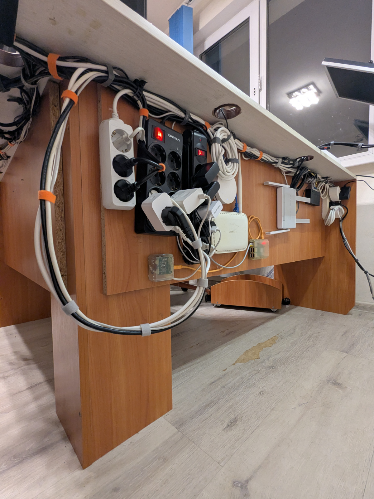 Вот чего мне не хватает в Сетке так это сообщества с названием DreamDesk или DeskSetup. Чтобы можно было закинуть свой рабочий стол, похвастаться, рассказать | Сетка — социальная сеть от hh.ru