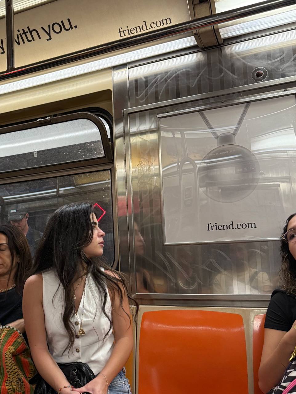 Последние дни моя лента в твиттере выглядит так
Само устройство ирл выглядит, кончено, не впечатляюще | Сетка — социальная сеть от hh.ru