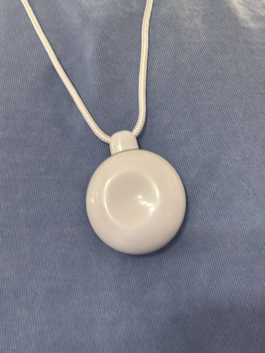 Последние дни моя лента в твиттере выглядит так
Само устройство ирл выглядит, кончено, не впечатляюще | Сетка — социальная сеть от hh.ru