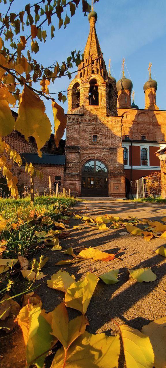 🍁Осенняя красота в Крутицком подворье
Какое ваше любимое время года?
❤️ — Осень
😍 — Зима
👍 — Весна
🔥 — Лето
📲Подпишитесь на Вдвижении
#бесплатно #активныйотдых
В этом посте были ссылки, но мы их удали... | Сетка — социальная сеть от hh.ru