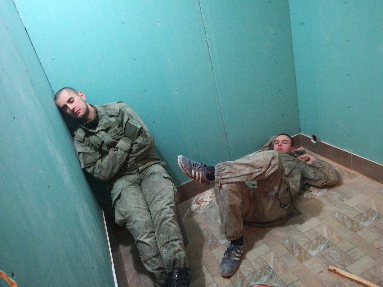 Когда мне было 20 лет, я вылетел из универа и военкомат пришел за моей душой)
Я, как и многие мужчины, кто прошел через срочную службу, вспоминаю это время с теплотой | Сетка — социальная сеть от hh.ru