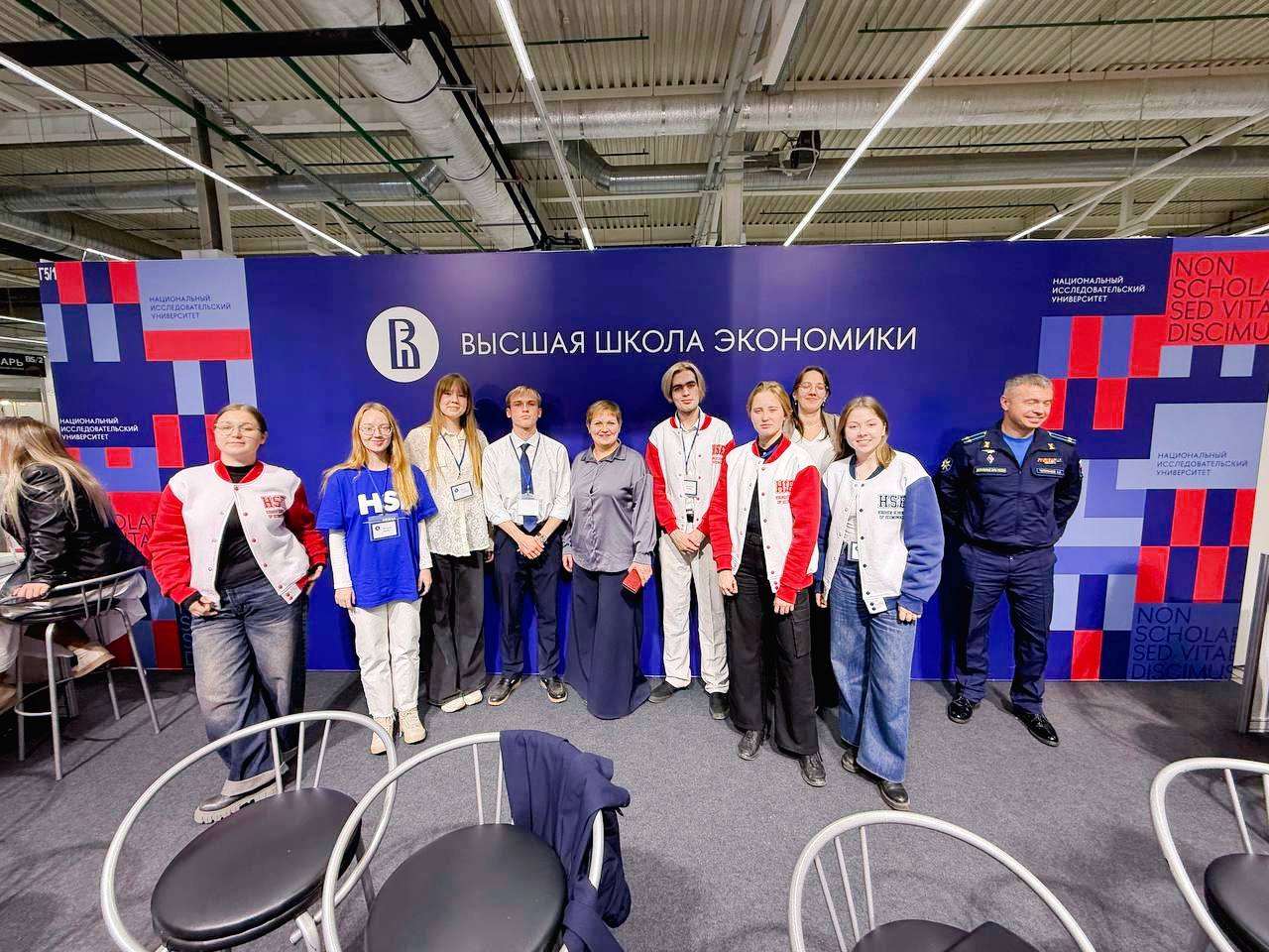 Недавно пришла с выставки Образование и карьера, и в голове роится миллион мыслей, которыми не могу не поделиться😁
Я с особым чувством гордости и причастности смотрю на такие мероприятия: вот они, наш... | Сетка — социальная сеть от hh.ru