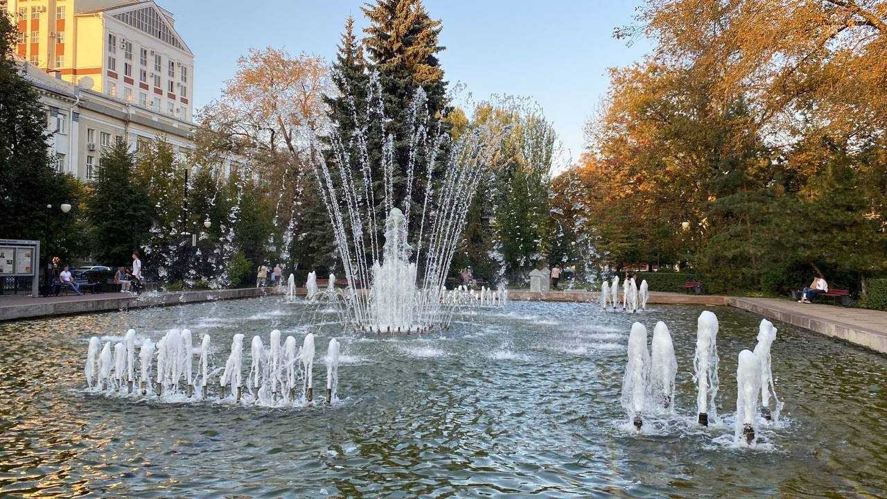 👋Сезон работы городских фонтанов в Воронеже завершен
✅Специалисты водоканала провели комплекс работ по подготовке фонтанов к «зимнему отдыху», откачав 357 кубометров воды | Сетка — социальная сеть от hh.ru