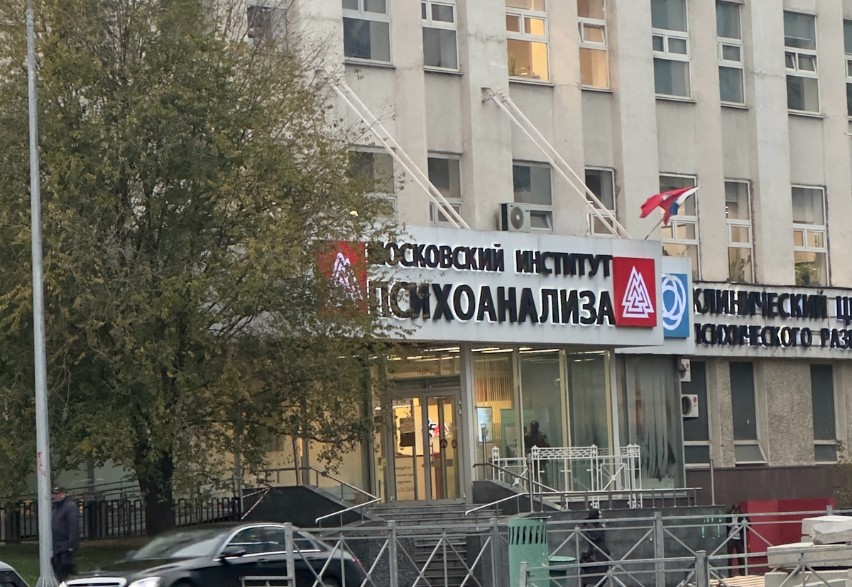 Скоро будет 2 года как я закончила магистратуру в Московском Институте Психоанализа. Но возвращаться всегда приятно. Выпить кофе, встретить своих бывших преподавателей | Сетка — социальная сеть от hh.ru