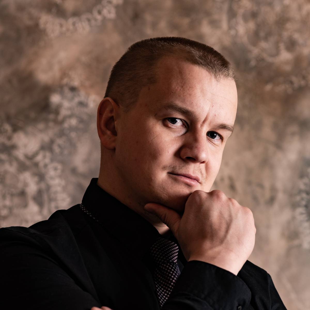 Роман Строгалев