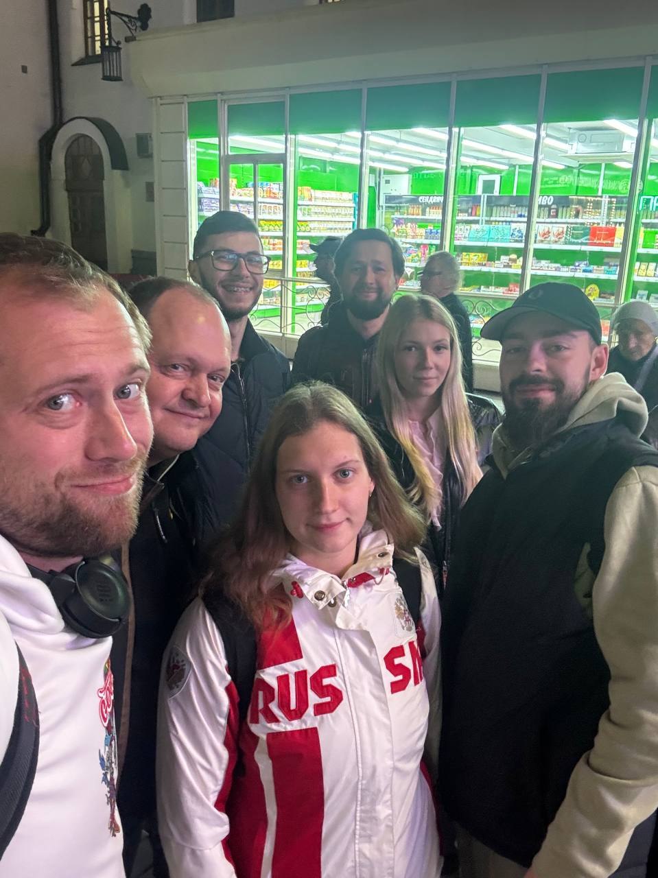 На самом деле, когда в Москве ещё только сел на поезд, сразу сказал своим попутчикам, что ближайшую неделю будем свэга раздавать. Всё так и вышло | Сетка — социальная сеть от hh.ru