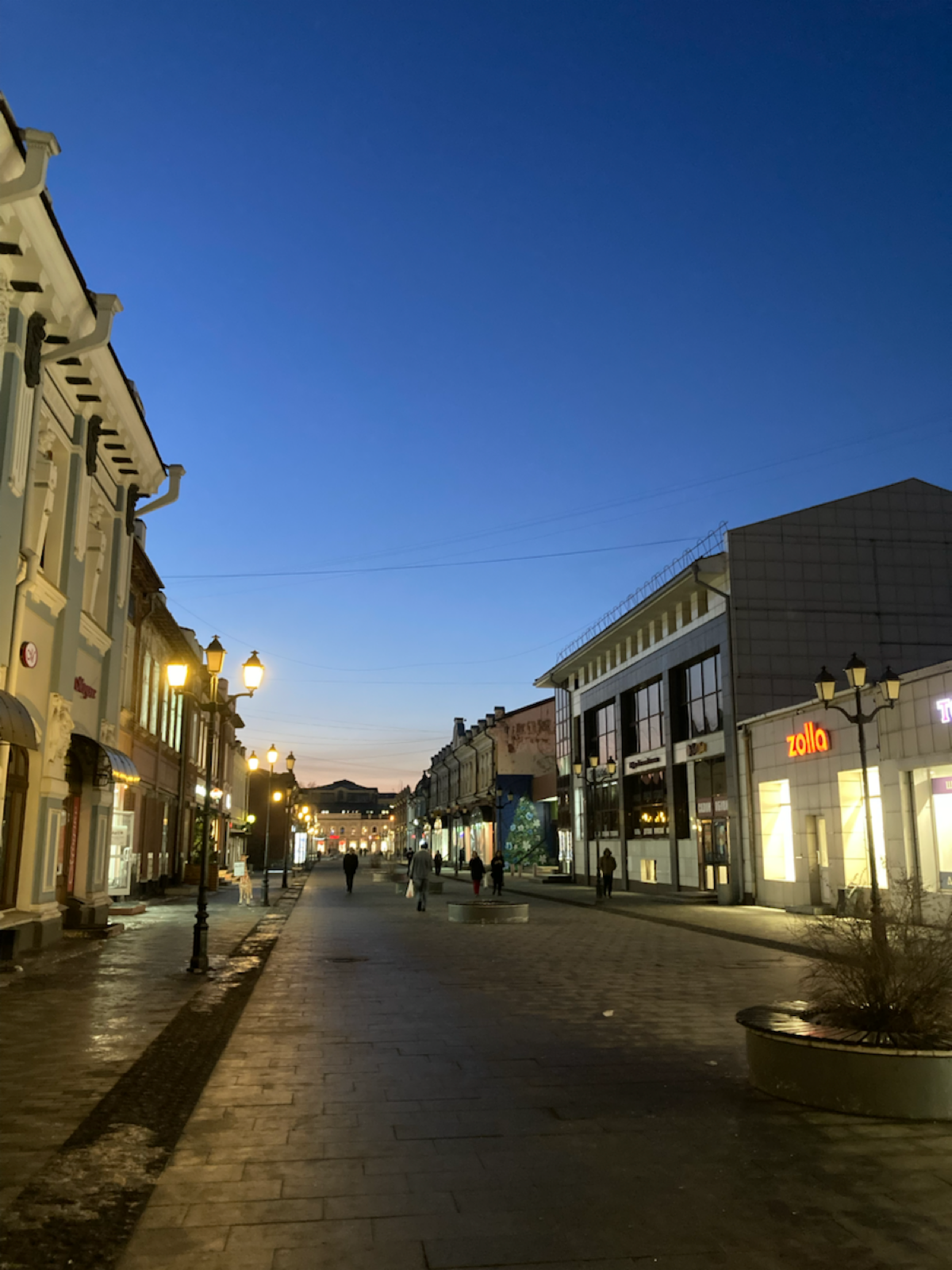 «Пространство» — уютная кофейня в центре Иркутска с вайбом питерских «Подписных». Все те же полки с книгами и хороший кофе, только в более камерном формате | Сетка — социальная сеть от hh.ru