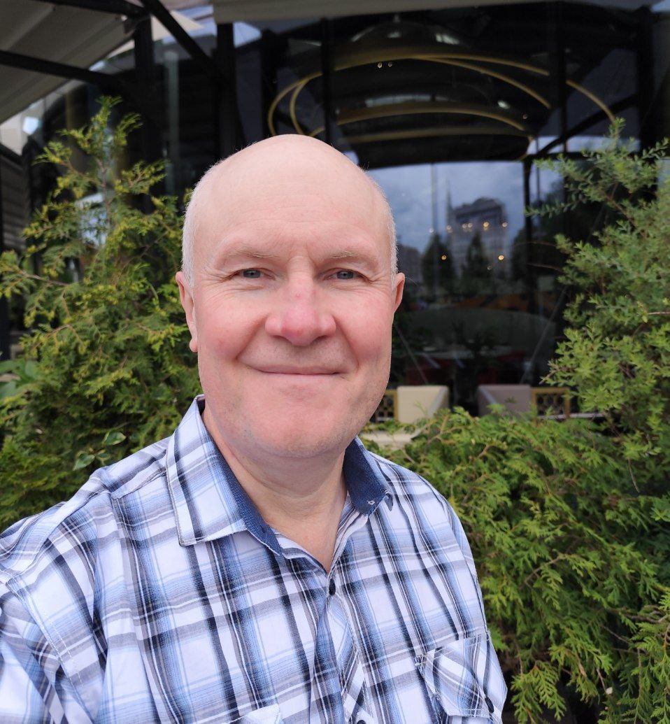 Ты всё ещё думаешь — «а вдруг не получится?»  
Знаешь, что интересно? 
Результат никогда не приходит вовремя. 
Он иногда приходит раньше — когда ты не веришь, но действуешь | Сетка — социальная сеть от hh.ru