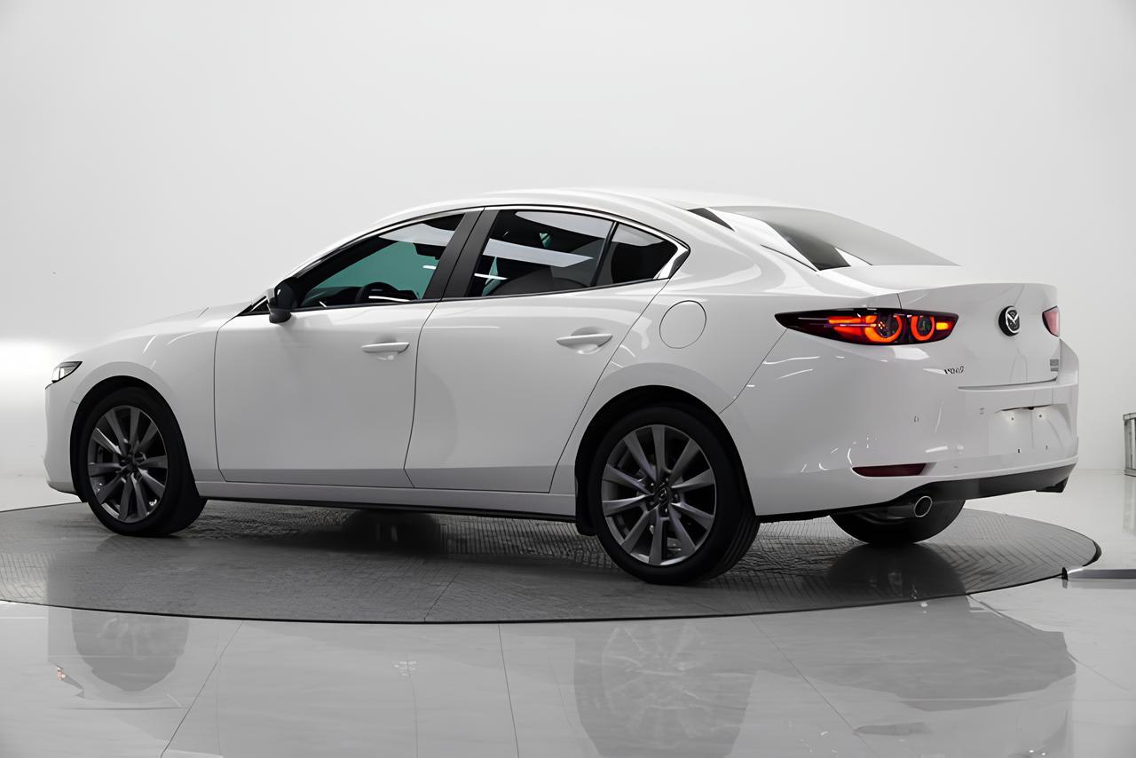 🚘Mazda 3
Стиль, который не требует крика
2021 май • 22 829 км • бензин 2.0 л (158 л.с | Сетка — социальная сеть от hh.ru