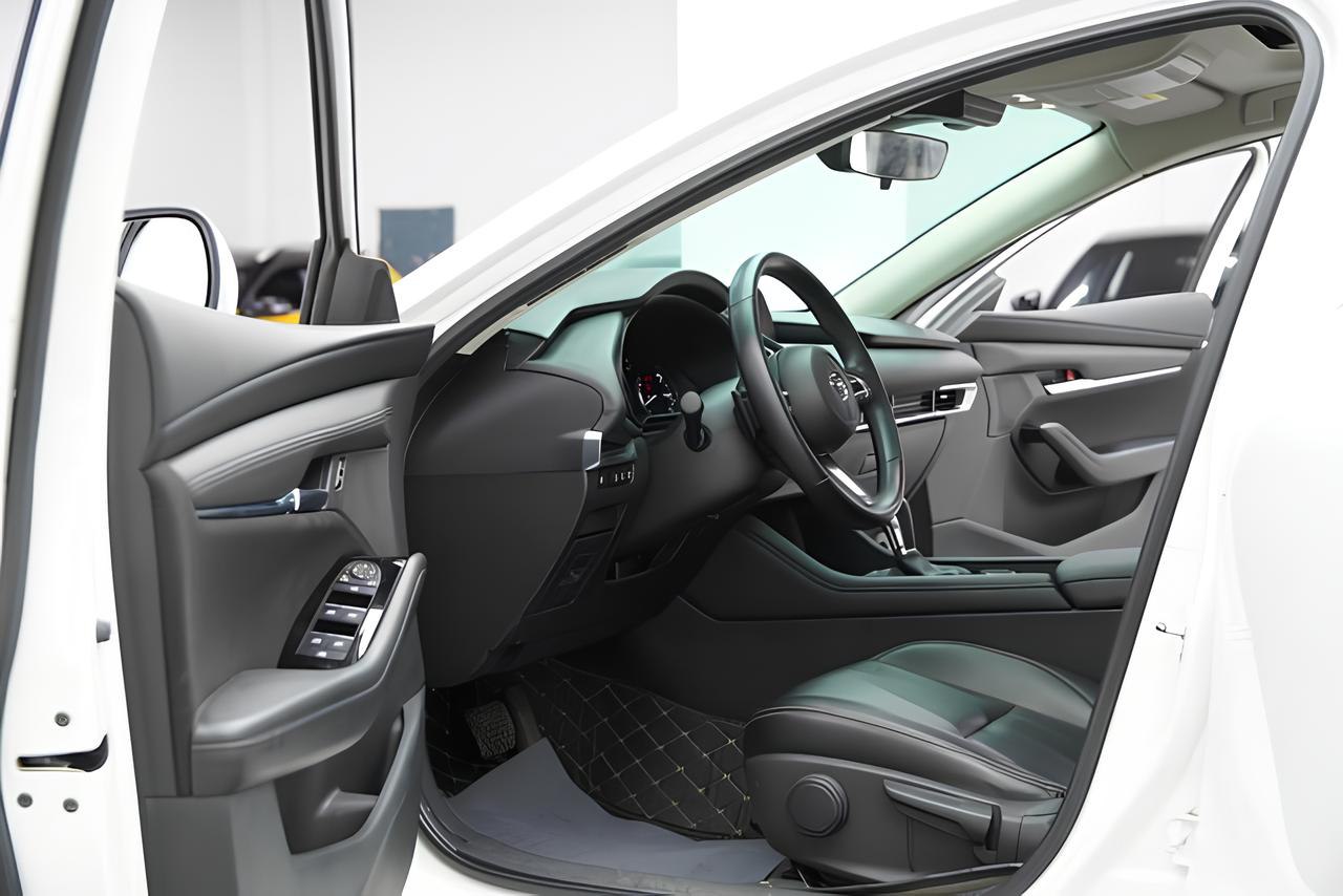 🚘Mazda 3
Стиль, который не требует крика
2021 май • 22 829 км • бензин 2.0 л (158 л.с | Сетка — социальная сеть от hh.ru