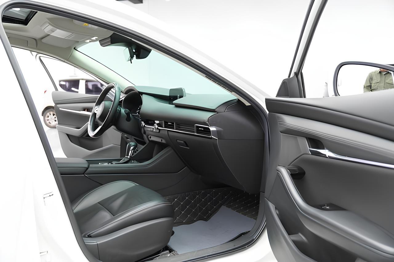 🚘Mazda 3
Стиль, который не требует крика
2021 май • 22 829 км • бензин 2.0 л (158 л.с | Сетка — социальная сеть от hh.ru