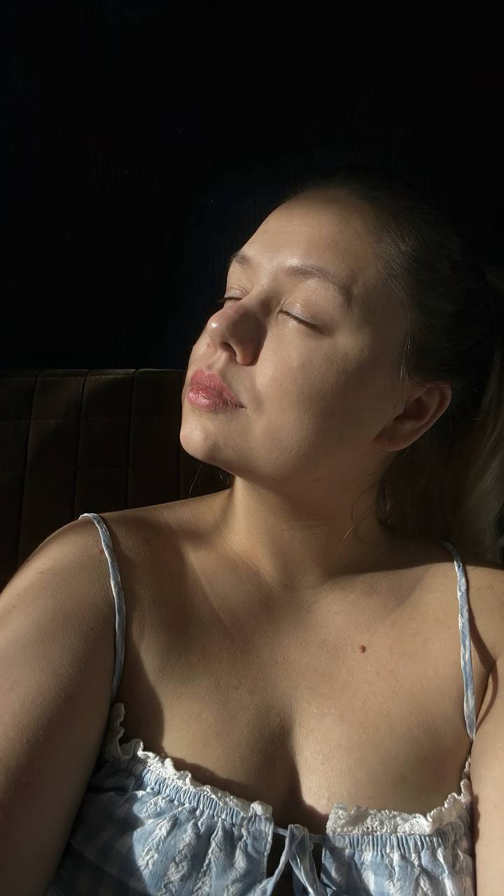 Memories Episode 15
🌞 The gentle heat of the autumn sun, filtered through the window. | Сетка — социальная сеть от hh.ru