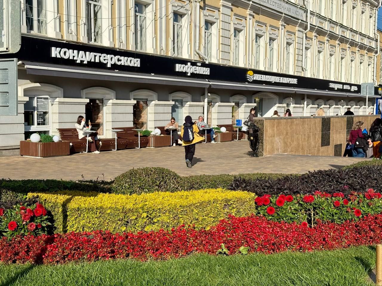 Октябрь в Ставрополе 🍁
🎨Когда каждый куст и дерево - как красочное произведение искусства.
📲 Что-то на Ставропольском в MAX | Сетка — социальная сеть от hh.ru