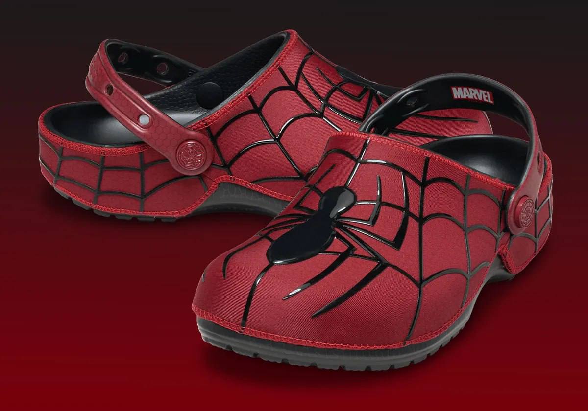 У Crocs новая коллаборация. На этот раз с Marvel. Совместно они выпустили коллекцию Spider-Man Classic Clog | Сетка — социальная сеть от hh.ru