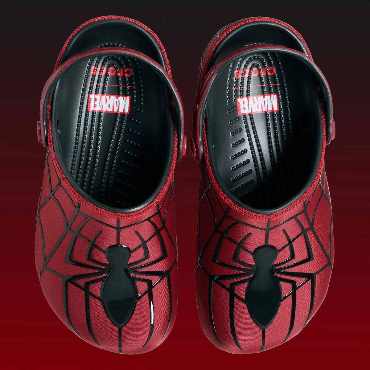 У Crocs новая коллаборация. На этот раз с Marvel. Совместно они выпустили коллекцию Spider-Man Classic Clog | Сетка — социальная сеть от hh.ru