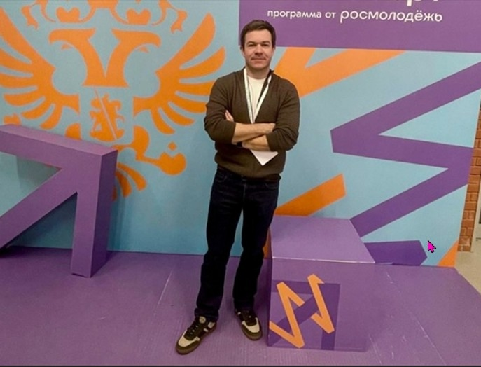 Конец года – горячая пора! Настолько, что Globus не переставал работать даже в выходные 🦾
Но разве можно назвать работой то, что очень любишь? Например, участие в мероприятиях 🎙
〰 В субботу Константин... | Сетка — социальная сеть от hh.ru