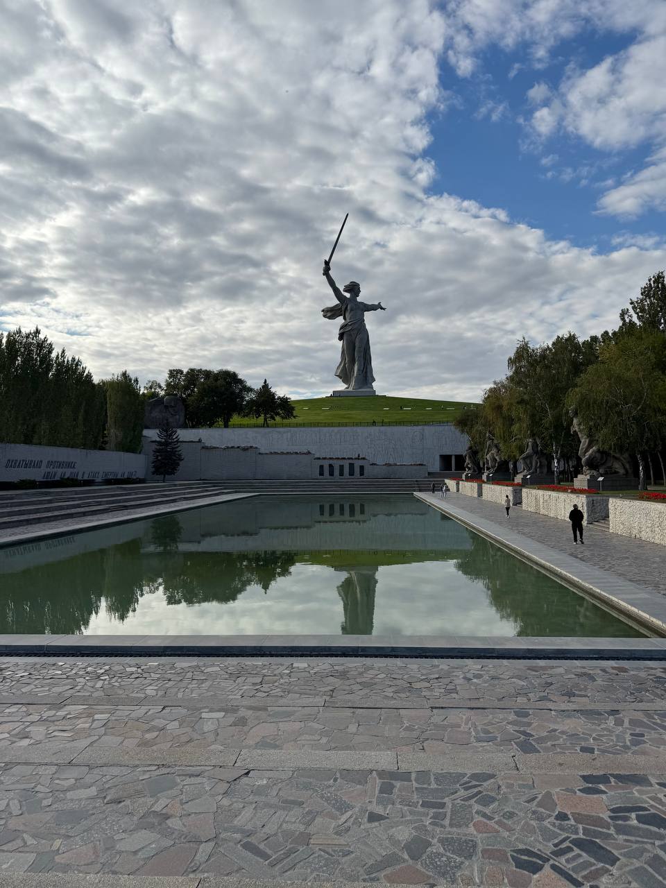 С 27 по 29 сентября я была в Волгограде — городе, в который давно хотелось попасть.
Останавливалась в Hilton Garden Inn Volgograd | Сетка — социальная сеть от hh.ru