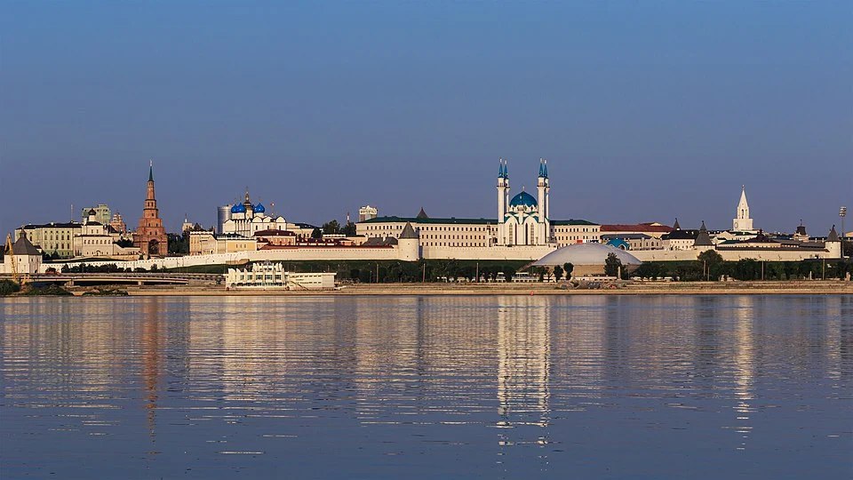День Конституции Республики Татарстан отмечается 6 ноября. Как это отразится на выходных и рабочих днях в ноябре для жителей республики, написали здесь -> https://gderabota | Сетка — социальная сеть от hh.ru