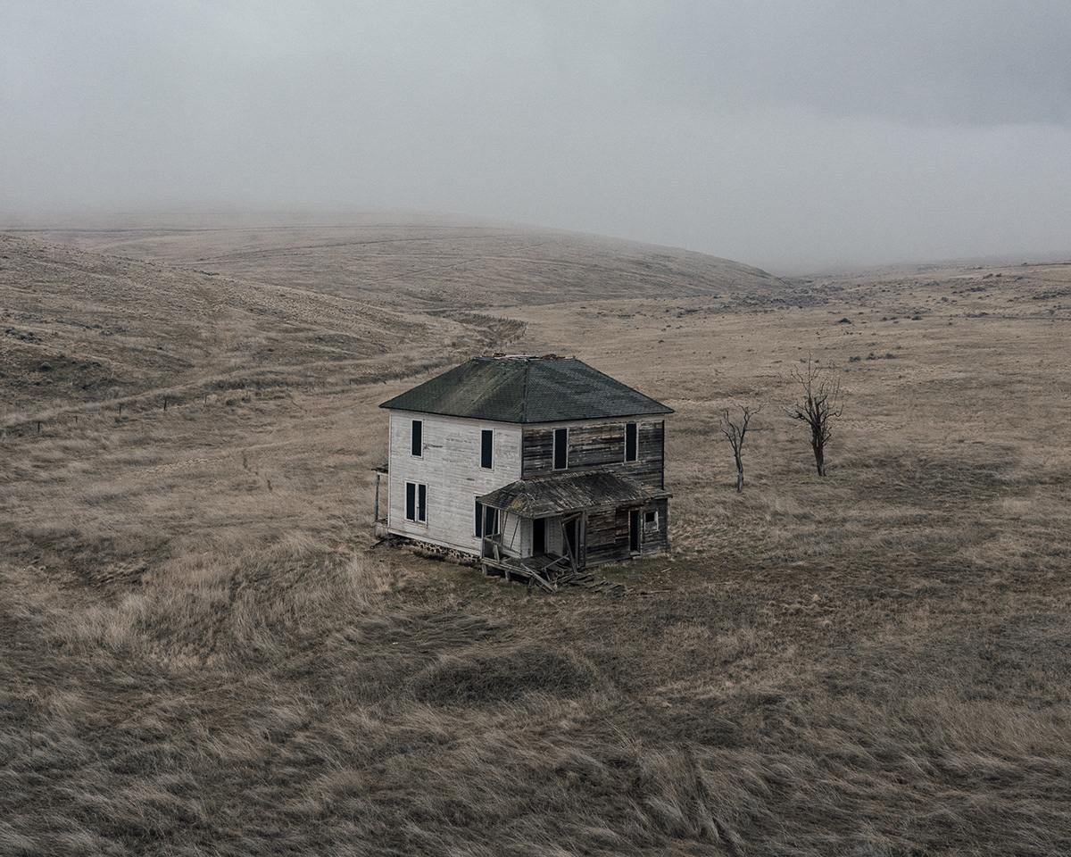 Атмосферный фотопроект, фиксирующий заброшенные места в северных регионах Америки | Сетка — социальная сеть от hh.ru