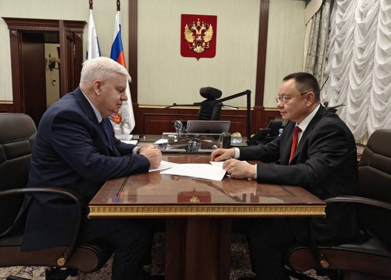 Глава Минстроя России Ирек Файзуллин провел рабочую встречу с Руководителем Федерального агентства по государственным резервам Дмитрием Гогиным
▶️Рассмотрели ключевые задачи и перспективные направлени... | Сетка — социальная сеть от hh.ru