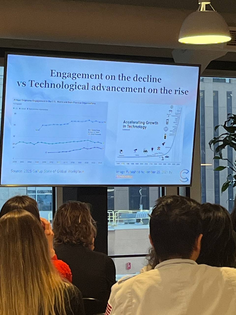 Кто определит будущее работы
SanFrancisco TechWeek
Мне нравится, что на встрече по этой теме присутствуют не только топы разных AI компаний, но в панельку также позвали и студентку из Беркли, которая ... | Сетка — социальная сеть от hh.ru