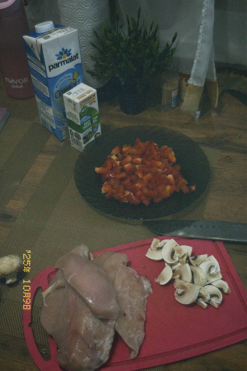 День 6 💕
@maristretching
Я еле встала сегодня, поэтому на завтрак были бутеры🥪, однако через час я уже хотела кушать 😅
На обед гречка, с котлетой и овощами | Сетка — социальная сеть от hh.ru