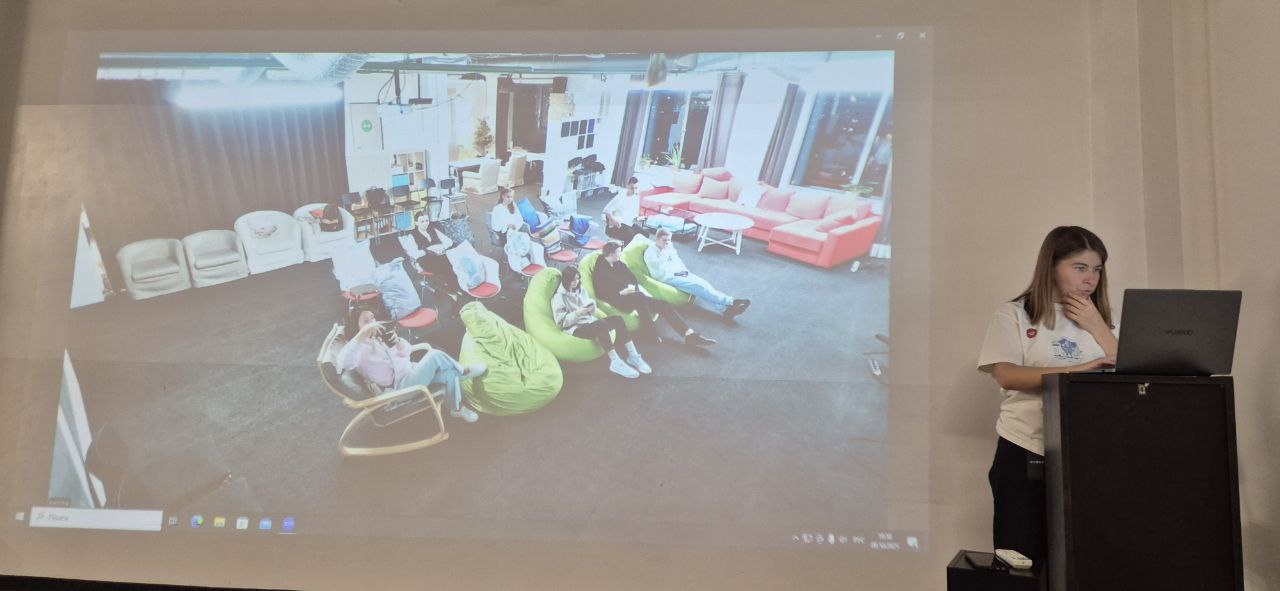 Привет мои hr-попутчики! 👋
Снова хочу показать, как простая похвала может изменить если не всё, то очень многое.
Весь вечер провела в КНОПКА | Сетка — социальная сеть от hh.ru