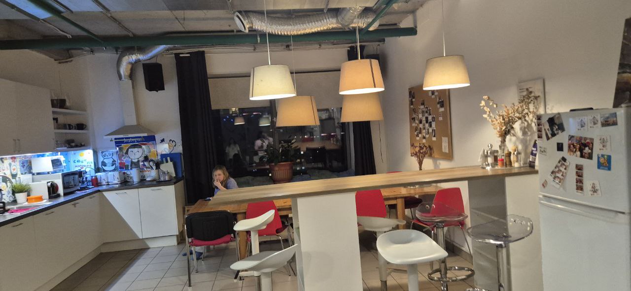 Привет мои hr-попутчики! 👋
Снова хочу показать, как простая похвала может изменить если не всё, то очень многое.
Весь вечер провела в КНОПКА | Сетка — социальная сеть от hh.ru