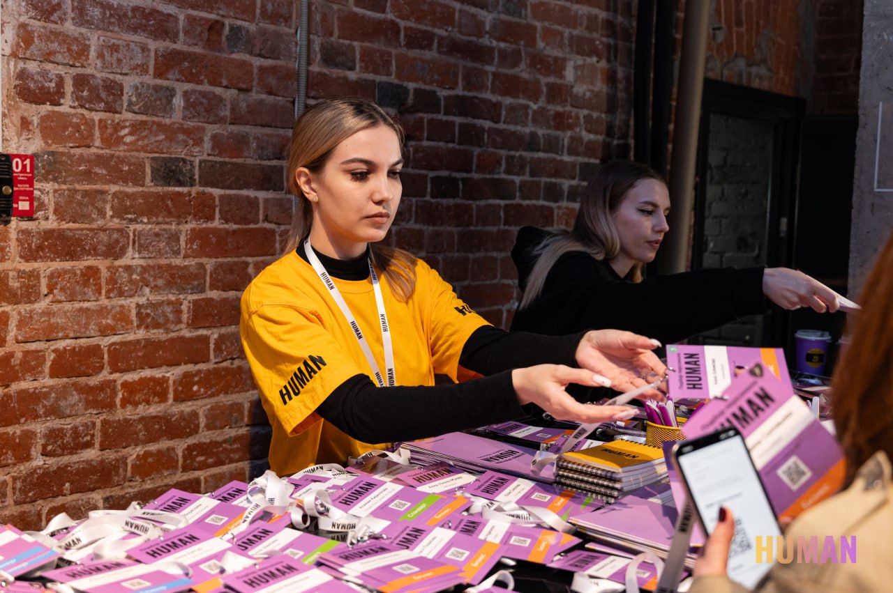Долгожданная конференция Human. Обучение персонала уже сегодня!
📍Встречаемся в 9:00 по адресу:
г. Москва, Новоданиловская наб., д. 6, к | Сетка — социальная сеть от hh.ru