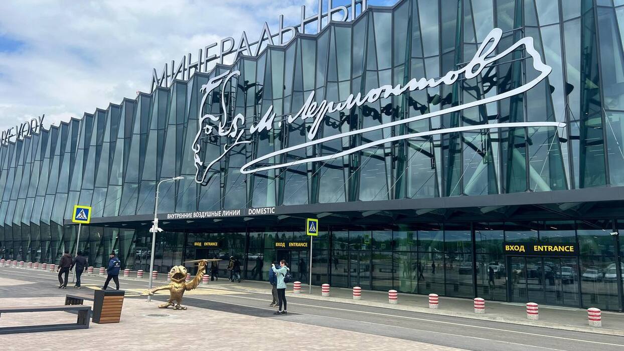 ⛲️В аэропорту Минеральных Вод появились фонтанчики с питьевой водой
Пассажиры аэропорта Минеральных Вод получили долгожданную услугу — в его залах появились фонтанчики с питьевой водой | Сетка — социальная сеть от hh.ru