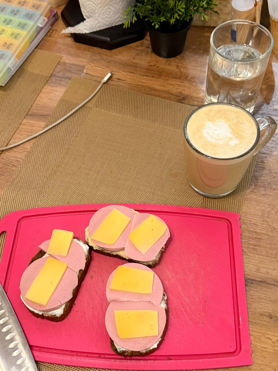 Доброе утро ☀️
День 7
@maristretching
Ещё держусь на ранний подьемах) Сегодня снова ленивый и не очень красивый завтрак, но на этот раз больше белка (как сказали девочки из чата 😅)
После завтрака ушла... | Сетка — социальная сеть от hh.ru
