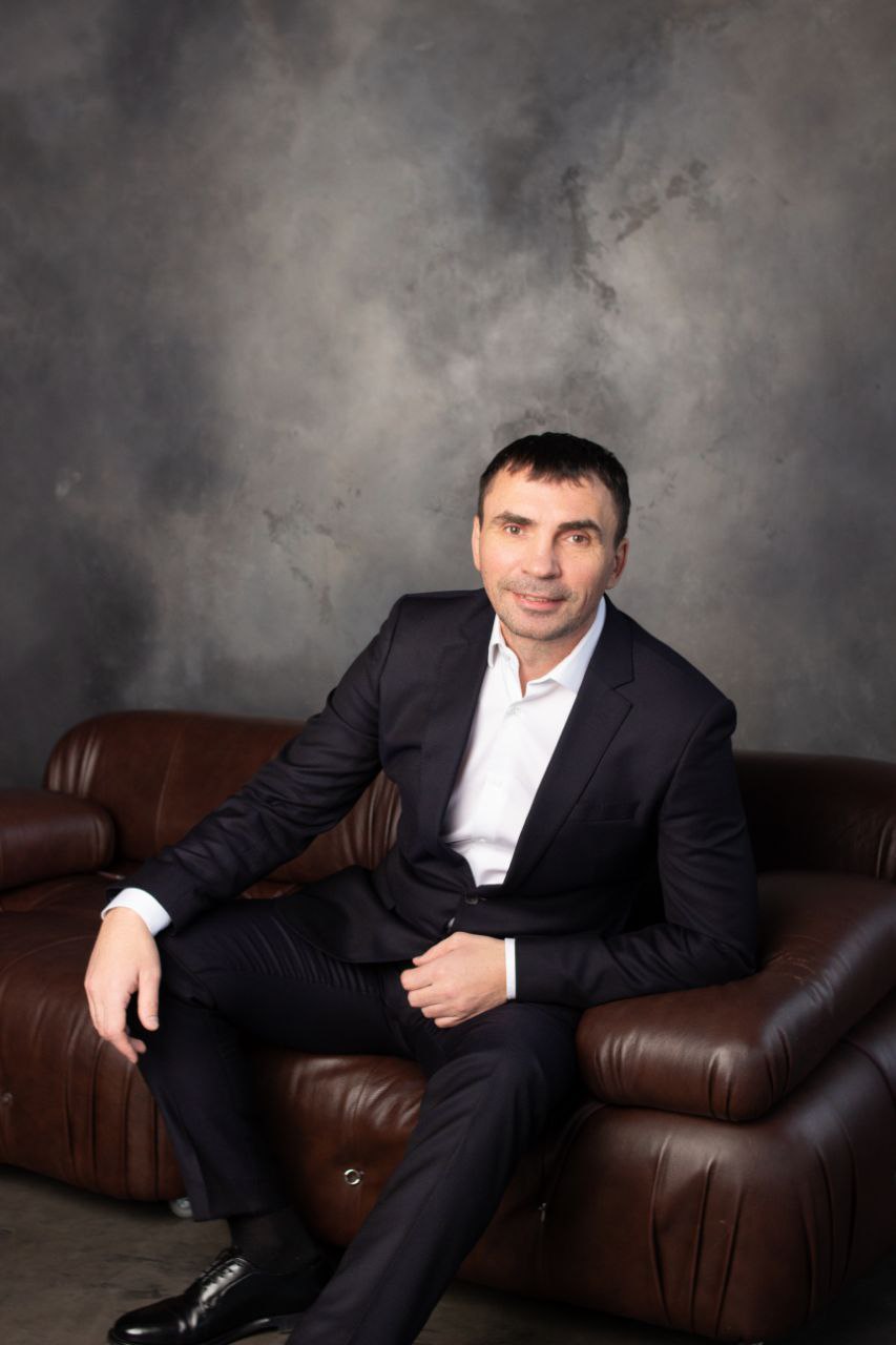 Дорогие друзья, вы любите сказки?
В детстве нам читали истории, где богатый — жадный и злой, а бедный — добрый, чистый сердцем и обязательно побеждает | Сетка — социальная сеть от hh.ru