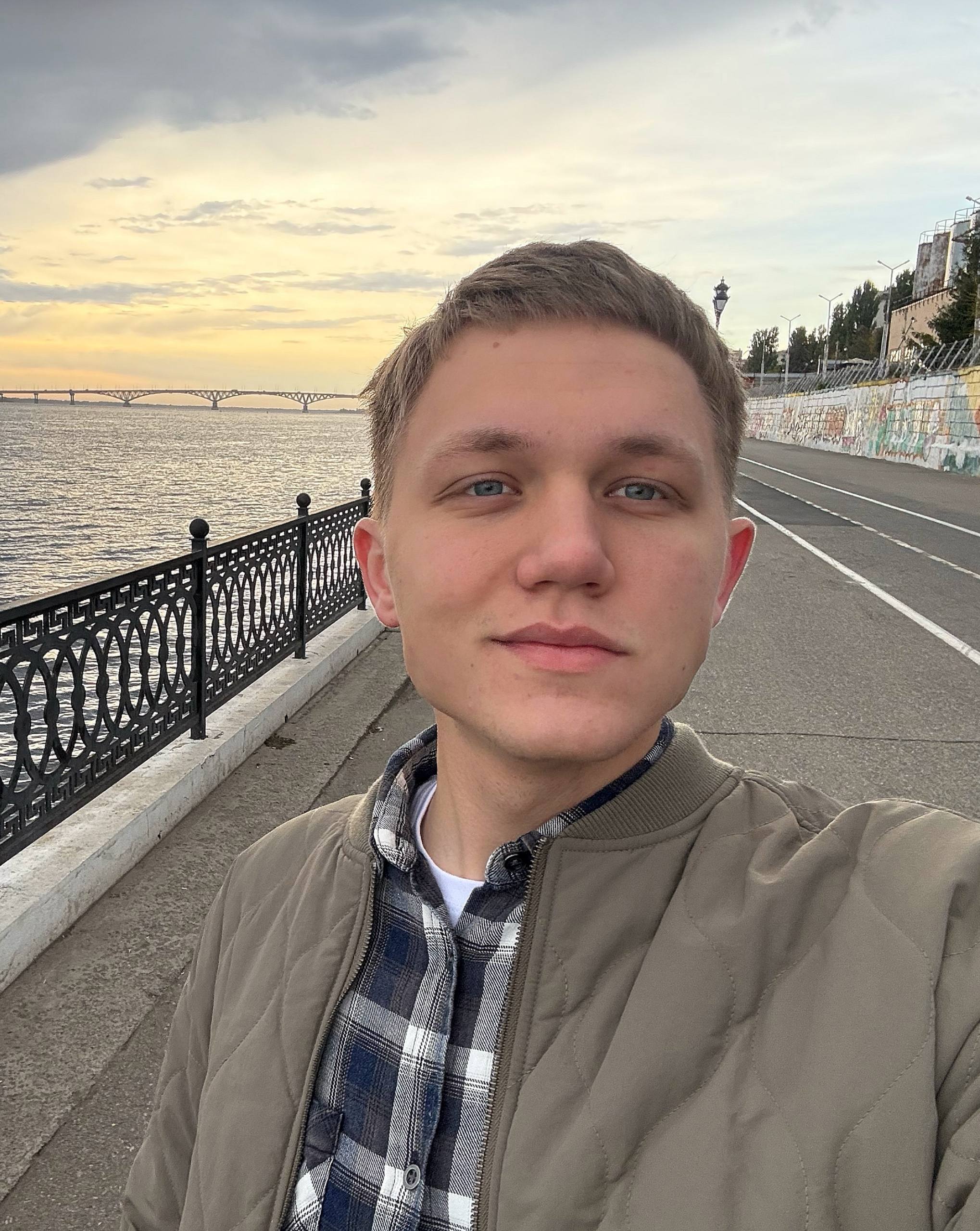 Это я в Саратове был, сейчас в Москве уже | Сетка — социальная сеть от hh.ru