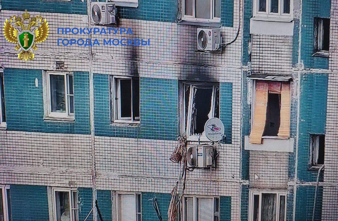 На севере Москвы 16-летняя девочка вызвала пожар в квартире, пытаясь вскрыть болгаркой сейф родителей. Сделать это подростка убедили мошенники | Сетка — социальная сеть от hh.ru