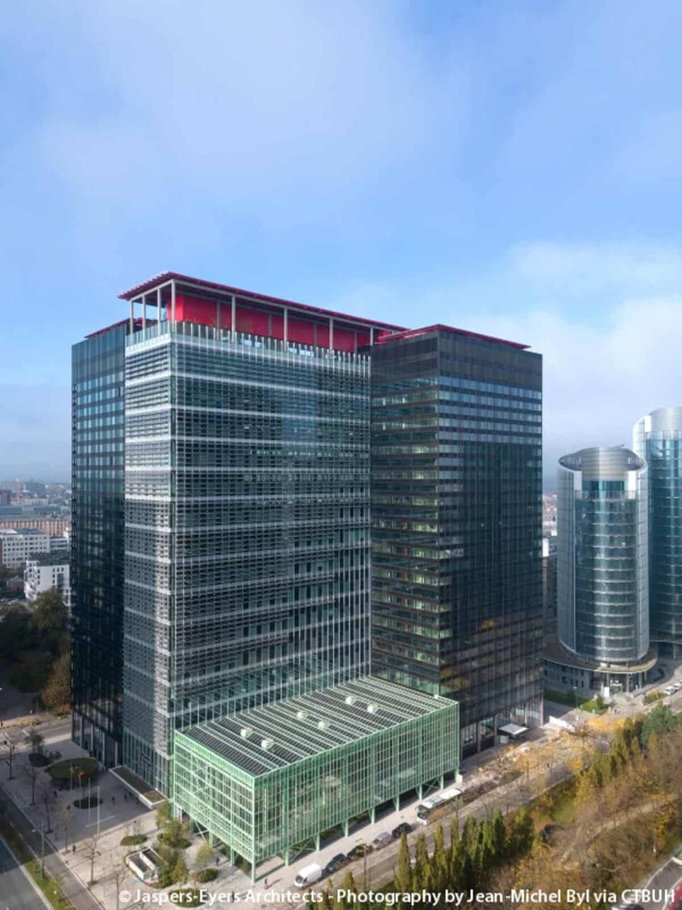 Высотное здание года: ZIN in No(o)rd в Брюсселе покорило мир!
Советом по вертикальному урбанизму было признано лучшим высотным сооружением планеты в 2025 году уникальное здание ZIN in No(o)rd, располо... | Сетка — социальная сеть от hh.ru