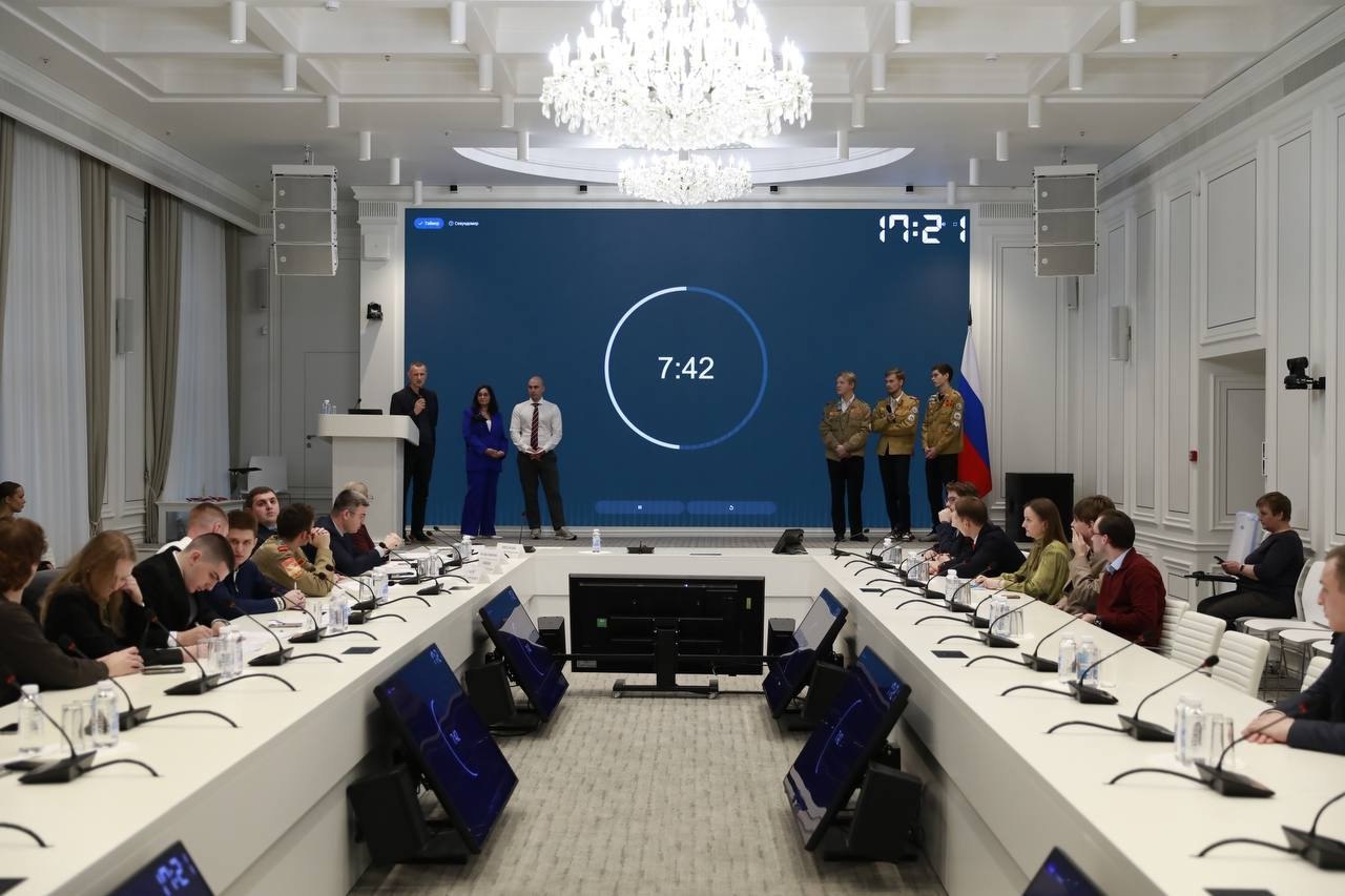 Молодёжный совет Минстроя России провёл дебаты, объединившие представителей подведомственных организаций и профильных образовательных учреждений
Дебаты состоялись под председательством замминистра стр... | Сетка — социальная сеть от hh.ru
