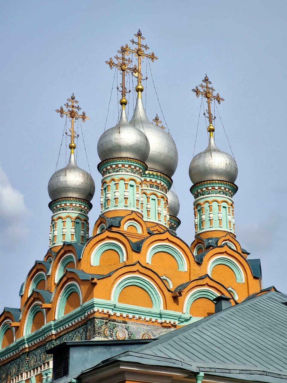 🚶‍➡️Маршрут по старой Москве
От Якиманки до Котельнической набережной
🔥Дом купца Игумнова
Неорусский особняк конца XIX века с башенками и узорными кирпичами.
📍ул. Большая Якиманка, 43, стр | Сетка — социальная сеть от hh.ru