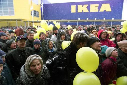 Рассказ об IKEA невозможно закончить, его можно только прекратить😅
Наследие Кампрада — это не просто книжные полки и диваны. Это убеждение, что хороший дизайн должен быть доступен каждому | Сетка — социальная сеть от hh.ru