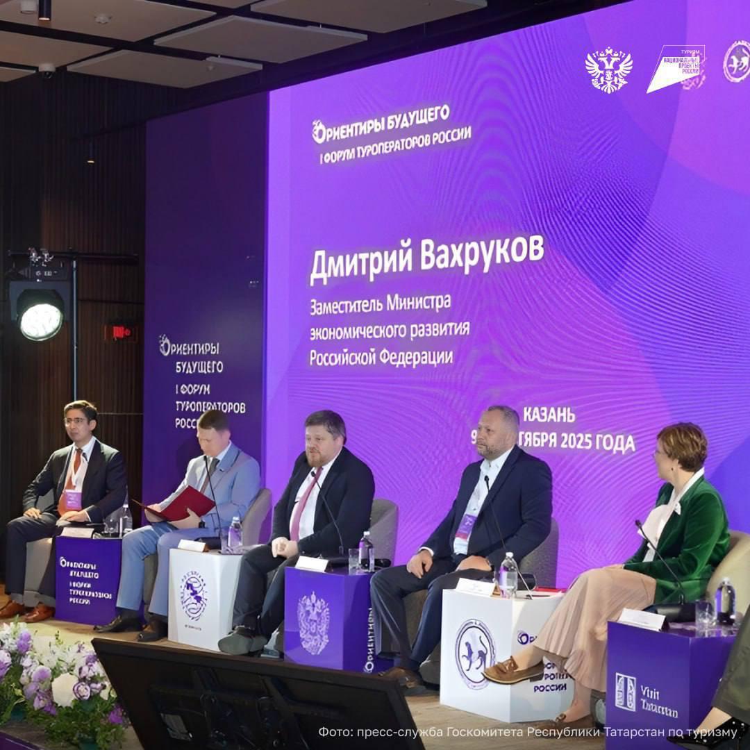 9–10 октября в Казани проходил Первый форум туроператоров России — событие большое и важное для всей индустрии.
И нам посчастливилось быть его частью, мы отвечали за визуал мероприятия | Сетка — социальная сеть от hh.ru