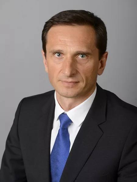#цитата
Руководитель Федеральной пробирной палаты Юрий Зубарев на Junwex:
«С появлением ГИИС ДМДК исчез «серый» рынок ювелирных изделий | Сетка — социальная сеть от hh.ru